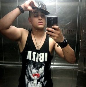 Meet your Posher, Carlos luis